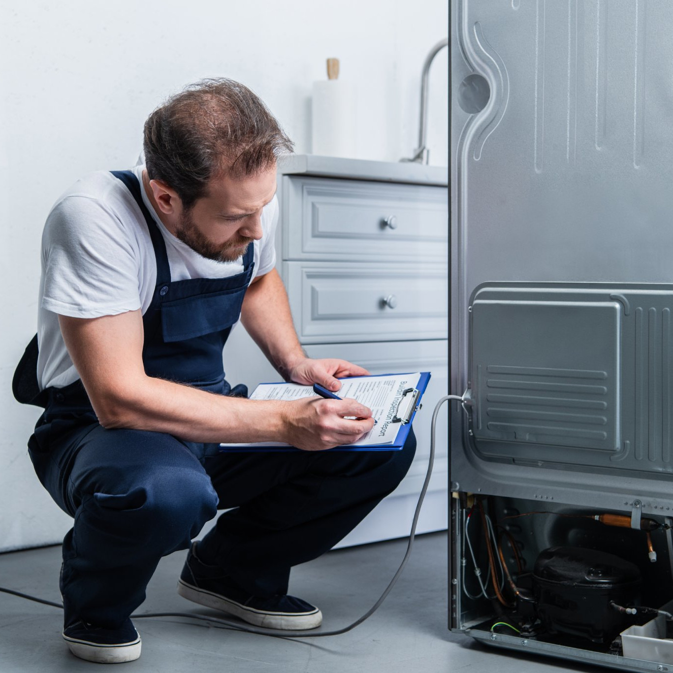 Refrigerator repair technician in Salem Oregon
